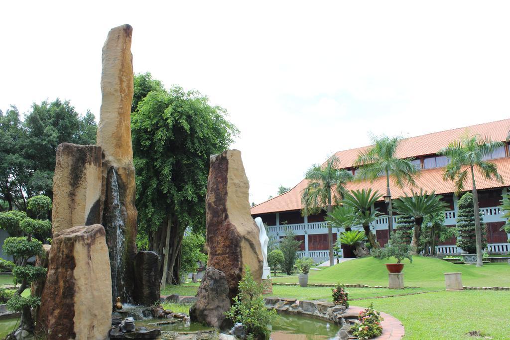 Saigon Park Resort Thuan An Buitenkant foto